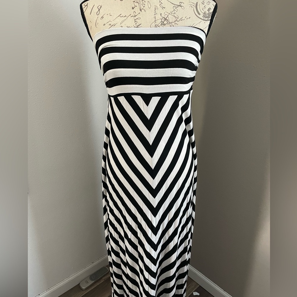 Convertible striped black and white maxi skirt size L new with out tags